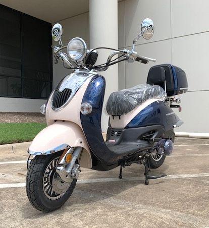 Trailmaster Sorrento 50 Retro scooter Euro Style Moped 49.5 cc Electric start Great Gas Mileage - Lee Motorsports